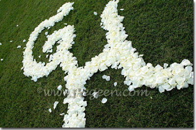 Monogram with petals for your wedding