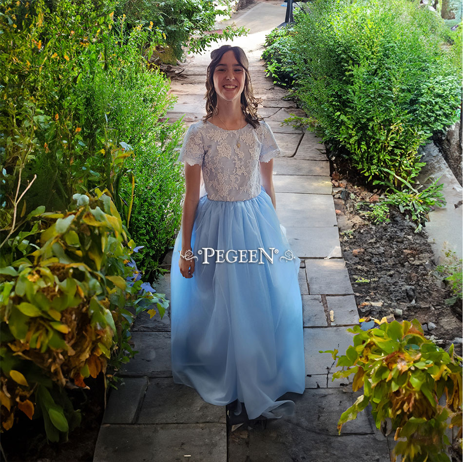 Sister coordinating flower girl dresses in blue and aqua