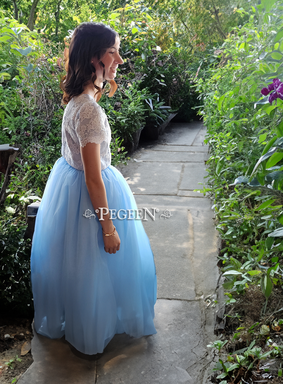 Sister coordinating flower girl dresses in blue and aqua