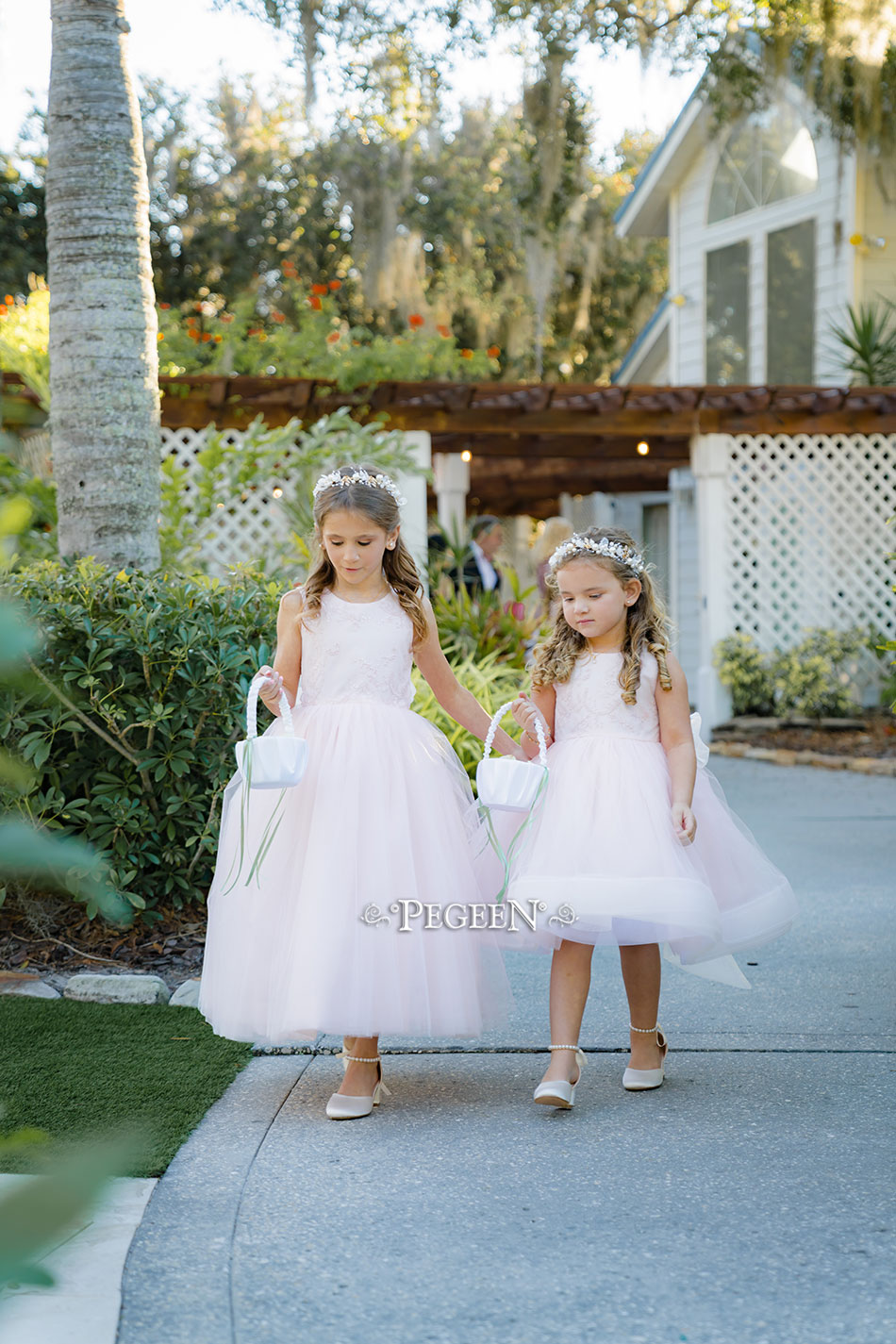 Flower girl dresses for outdoor wedding online